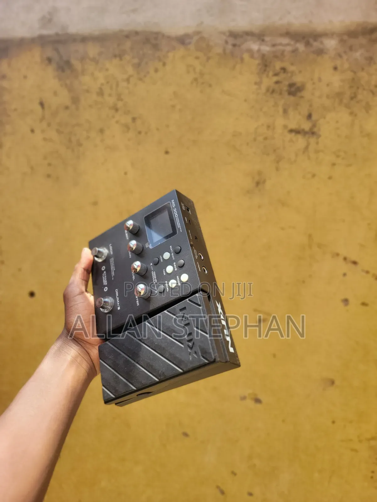 MG Nux 300. Multi Effects Pedal