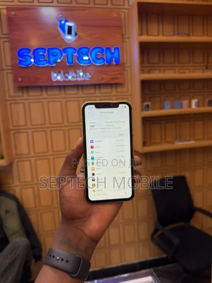 New Apple iPhone 11 128 GB Yellow