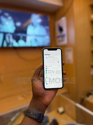New Apple iPhone 11 64 GB Green