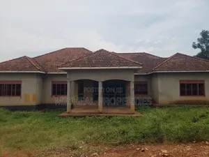 4bdrm House in Masoli Gayaza Rd At, Kawempe for sale