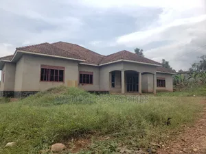 4bdrm House in Masoli Gayaza Rd At, Kawempe for sale