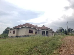 4bdrm House in Masoli Gayaza Rd At, Kawempe for sale