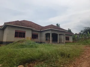 4bdrm House in Masoli Gayaza Rd At, Kawempe for sale