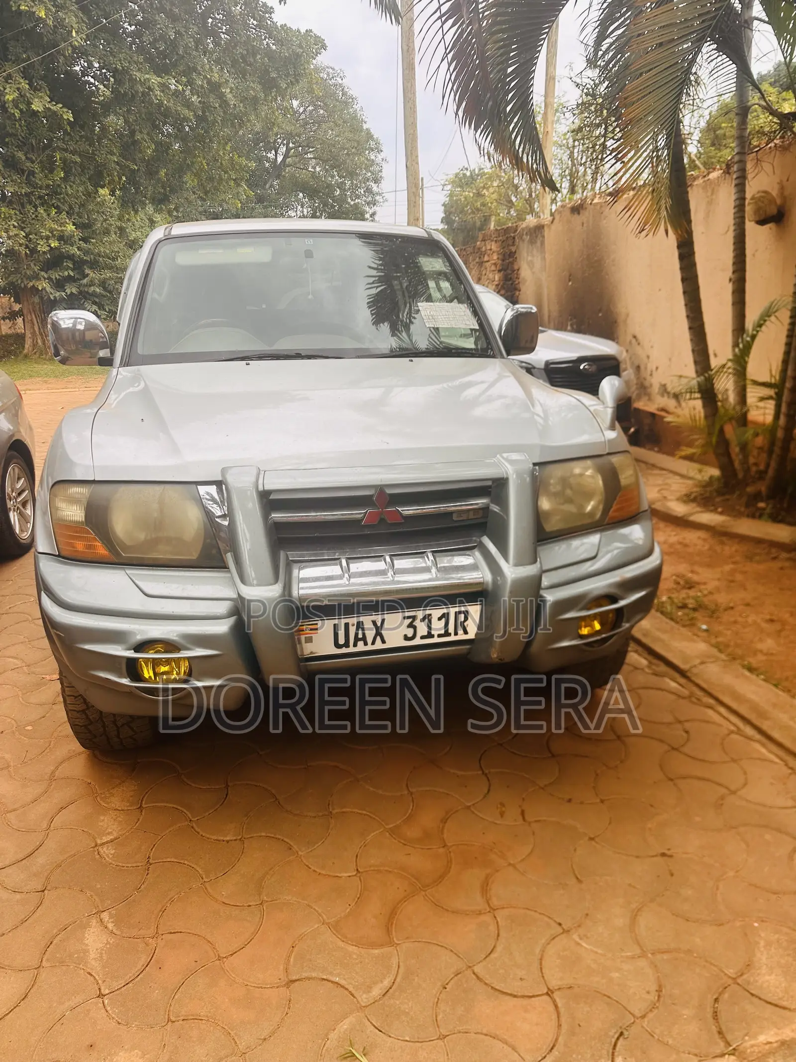 Mitsubishi Pajero 2000 Gray