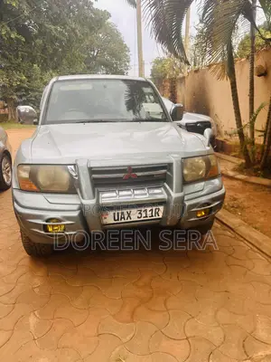 Mitsubishi Pajero 2000 Gray