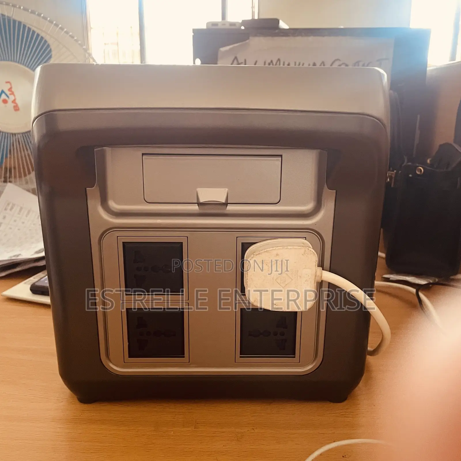 1500W Portable Power Station 25.6V LiFePO4 Solar Generator