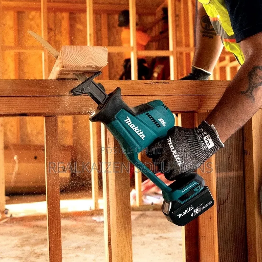 MAKITA 18V Rechargeable Reciprocating Hand Saw With Battery| Charger