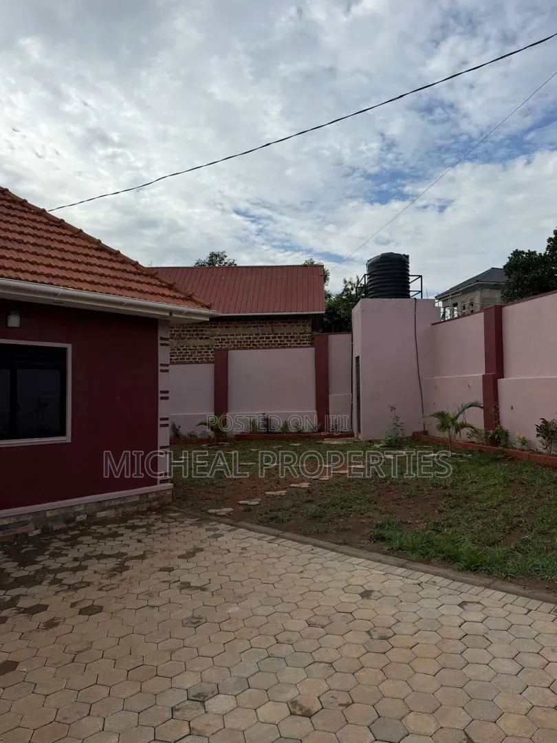 3bdrm House in Kira Nabusugwe Nsasa, Kawempe for sale
