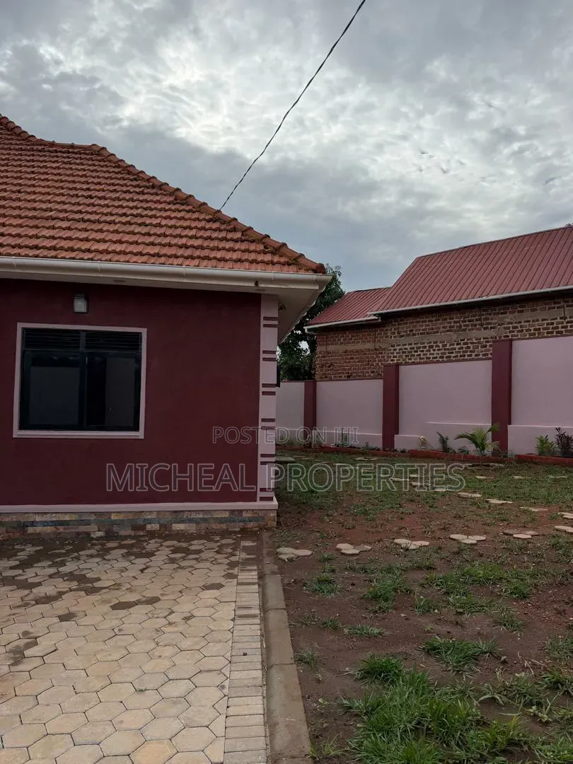 3bdrm House in Kira Nabusugwe Nsasa, Kawempe for sale