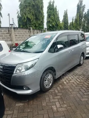 Toyota Noah 2.0 AWD (8 Seater) 2017 Silver