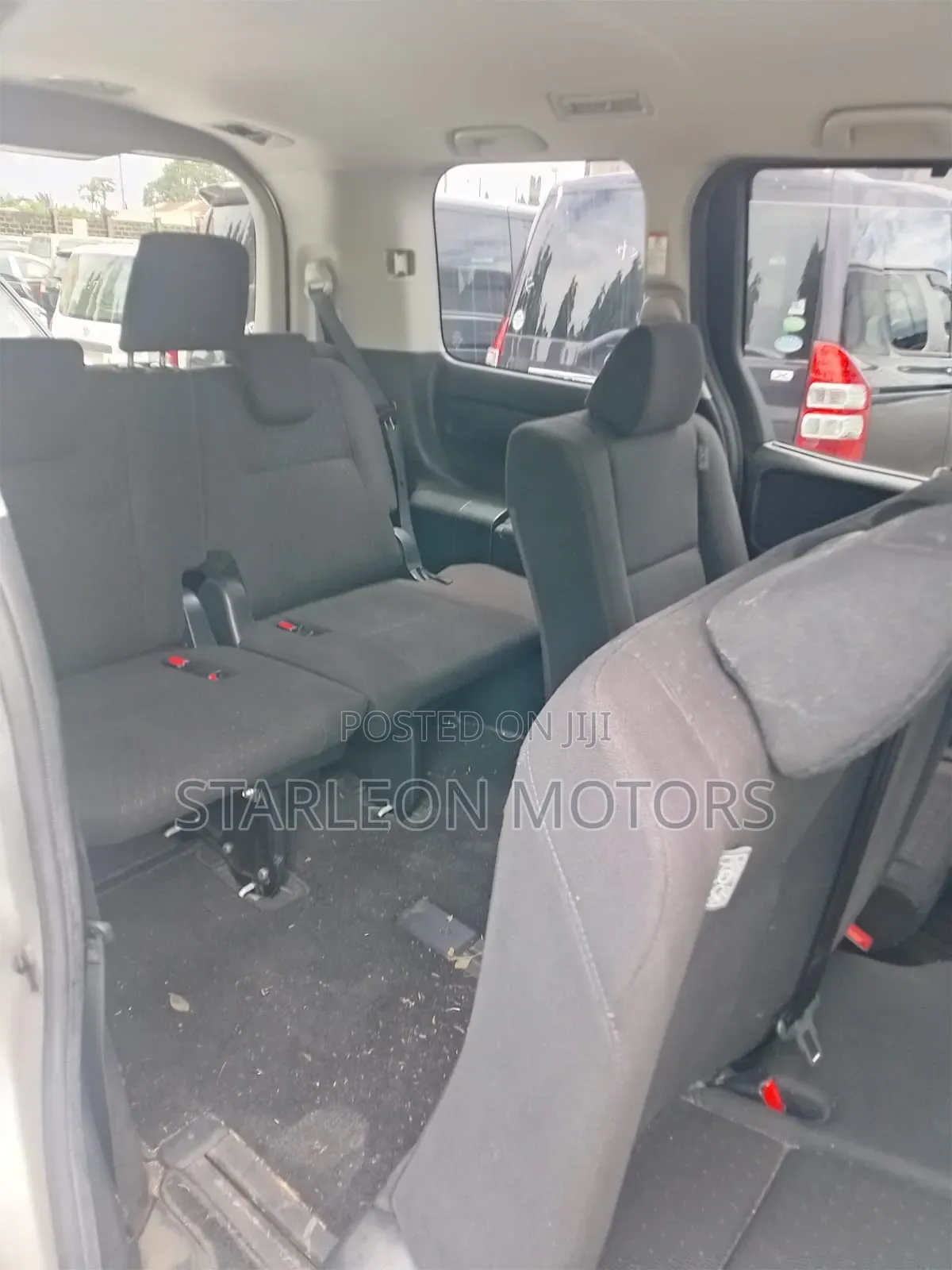 Toyota Noah 2.0 AWD (8 Seater) 2017 Silver