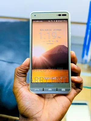 Kyocera Basio 3 KYV43 32 GB Gold