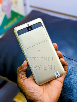 Kyocera Basio 3 KYV43 32 GB Gold