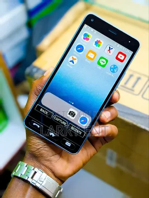 Kyocera Basio 4 32 GB Blue