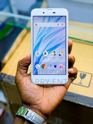 Sharp Aquos Sense SHV40 32 GB White