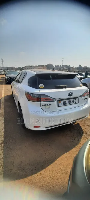 Lexus CT Premium FWD 2012 White