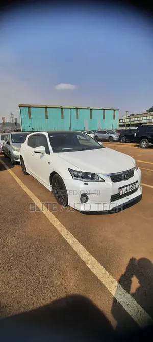 Lexus CT Premium FWD 2012 White