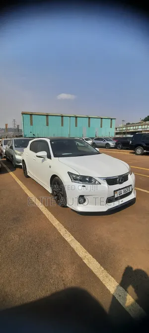 Lexus CT Premium FWD 2012 White