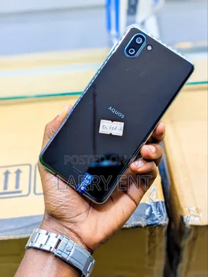 Sharp Aquos R3 128 GB Black
