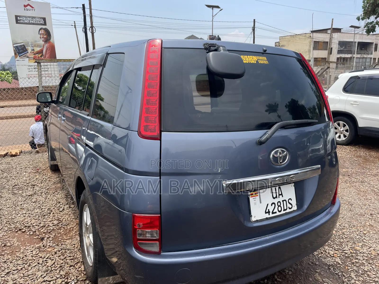 Toyota ISIS 2010