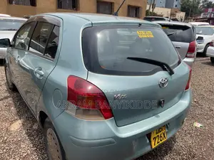 Toyota Vitz 2009 Gray