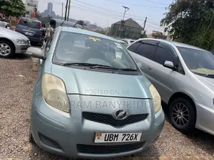 Toyota Vitz 2009 Gray