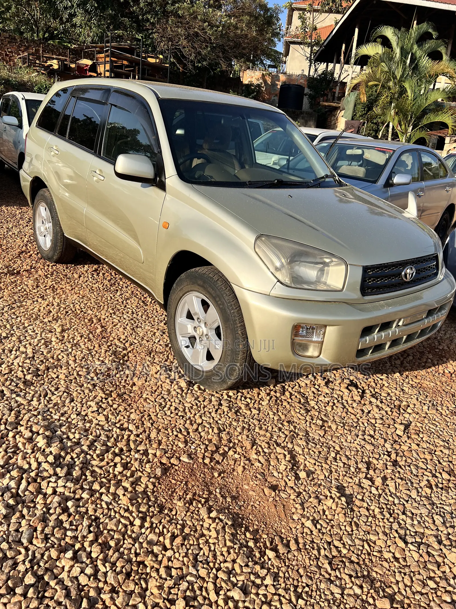 Toyota RAV4 Base AWD 2001 Gold