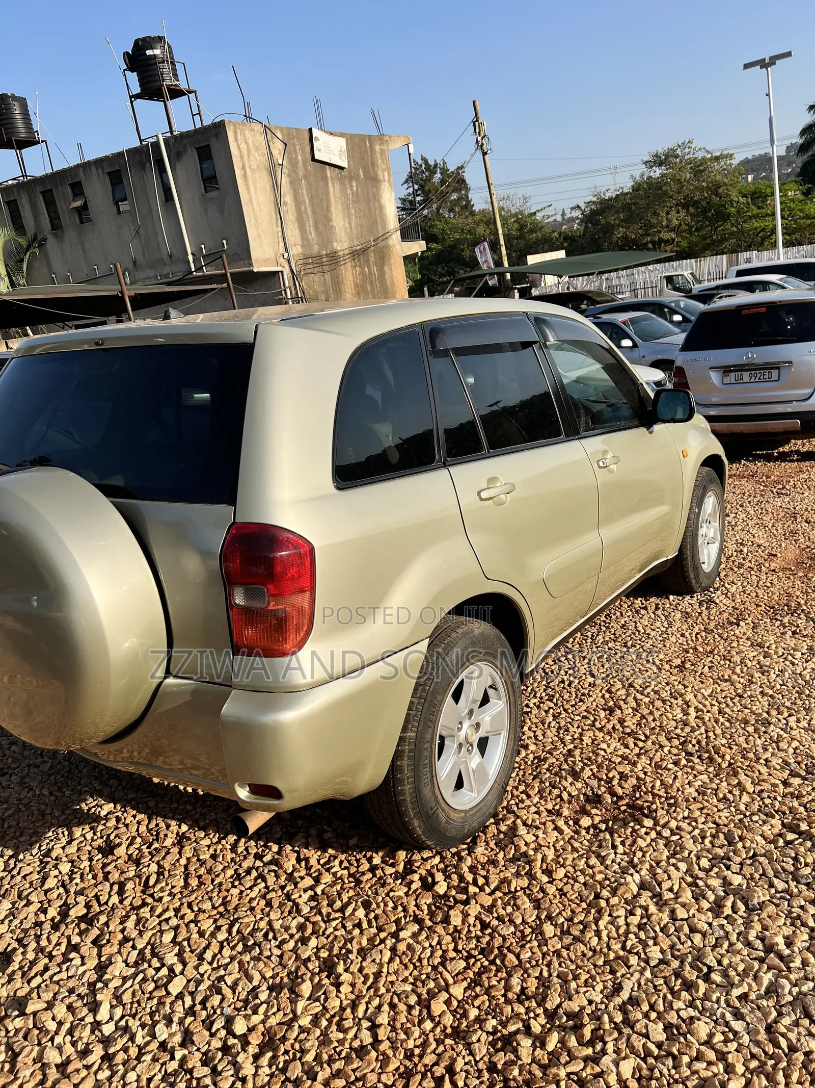 Toyota RAV4 Base AWD 2001 Gold