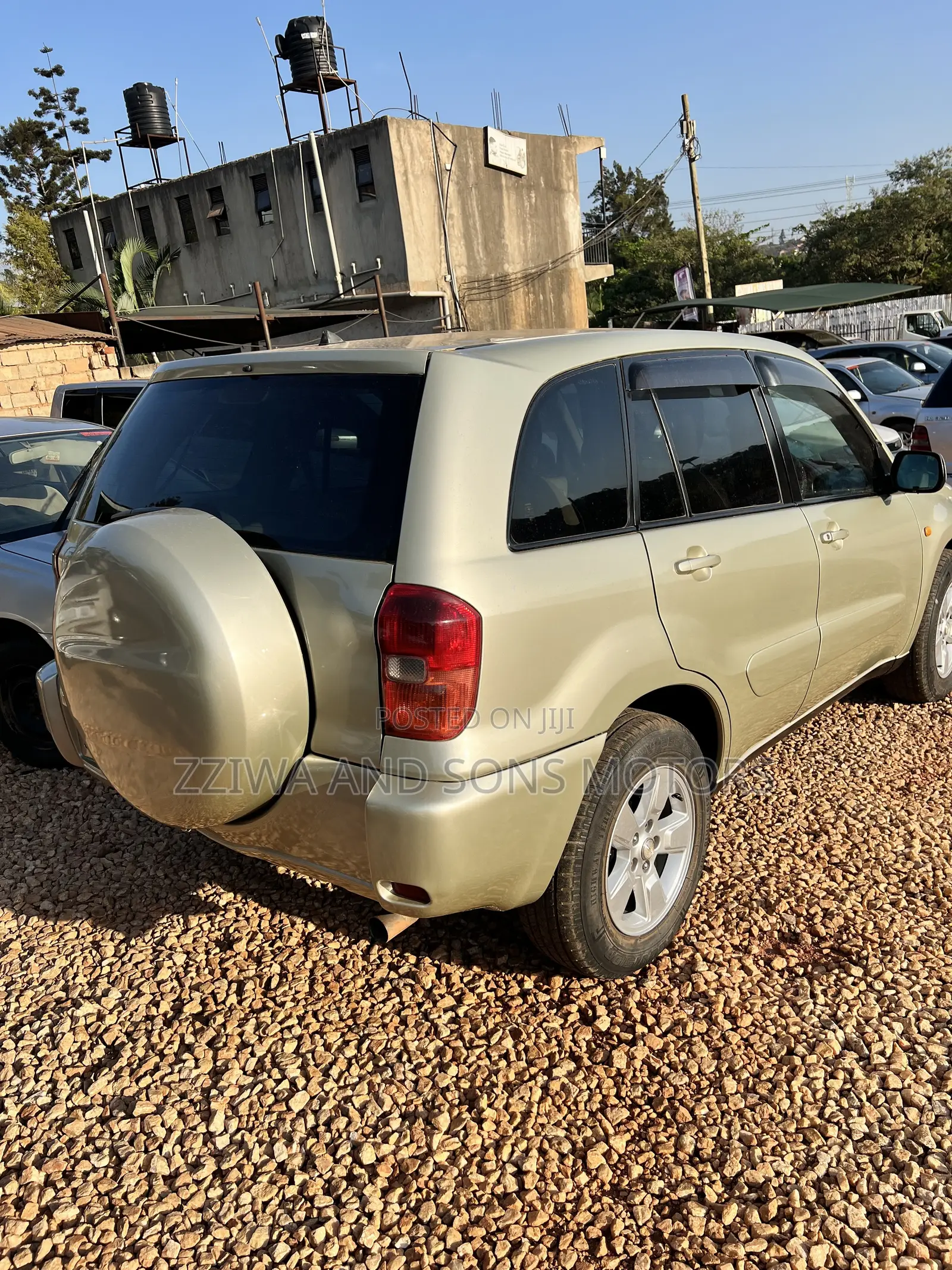 Toyota RAV4 Base AWD 2001 Gold