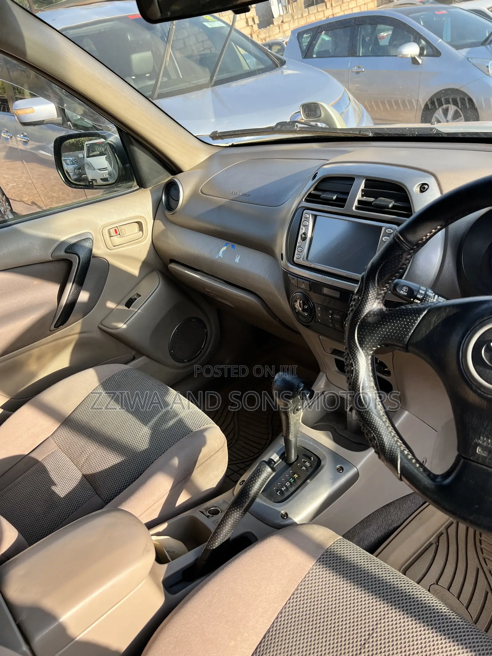 Toyota RAV4 Base AWD 2001 Gold