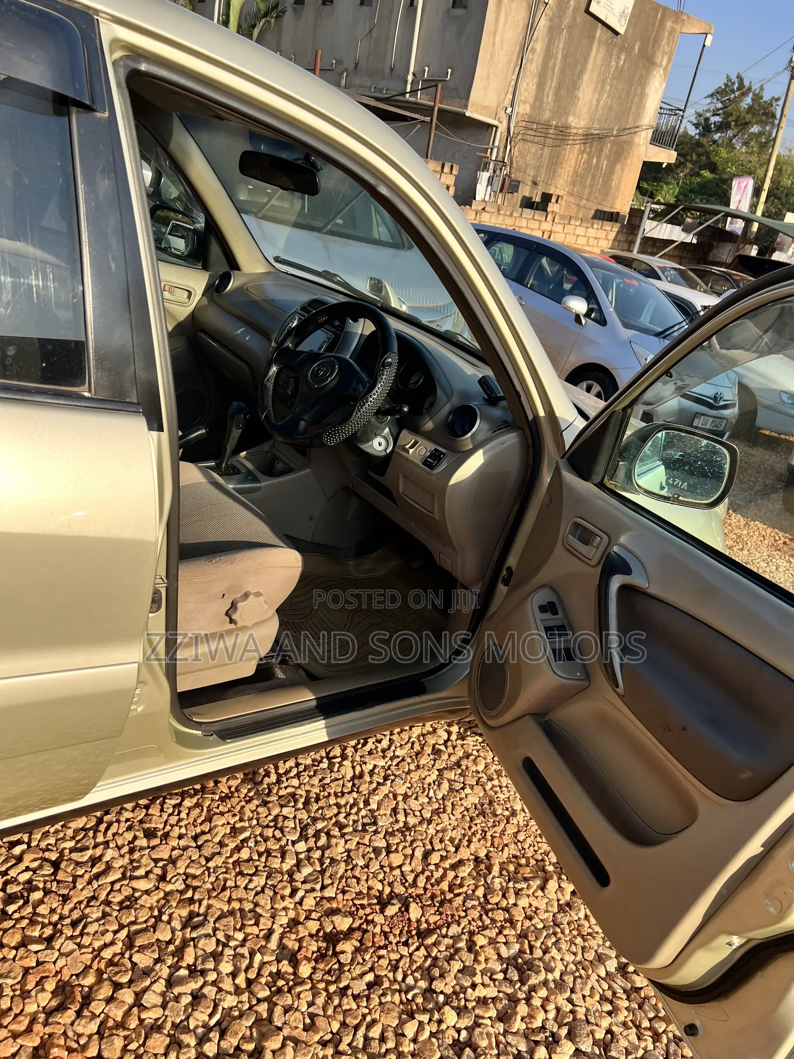 Toyota RAV4 Base AWD 2001 Gold