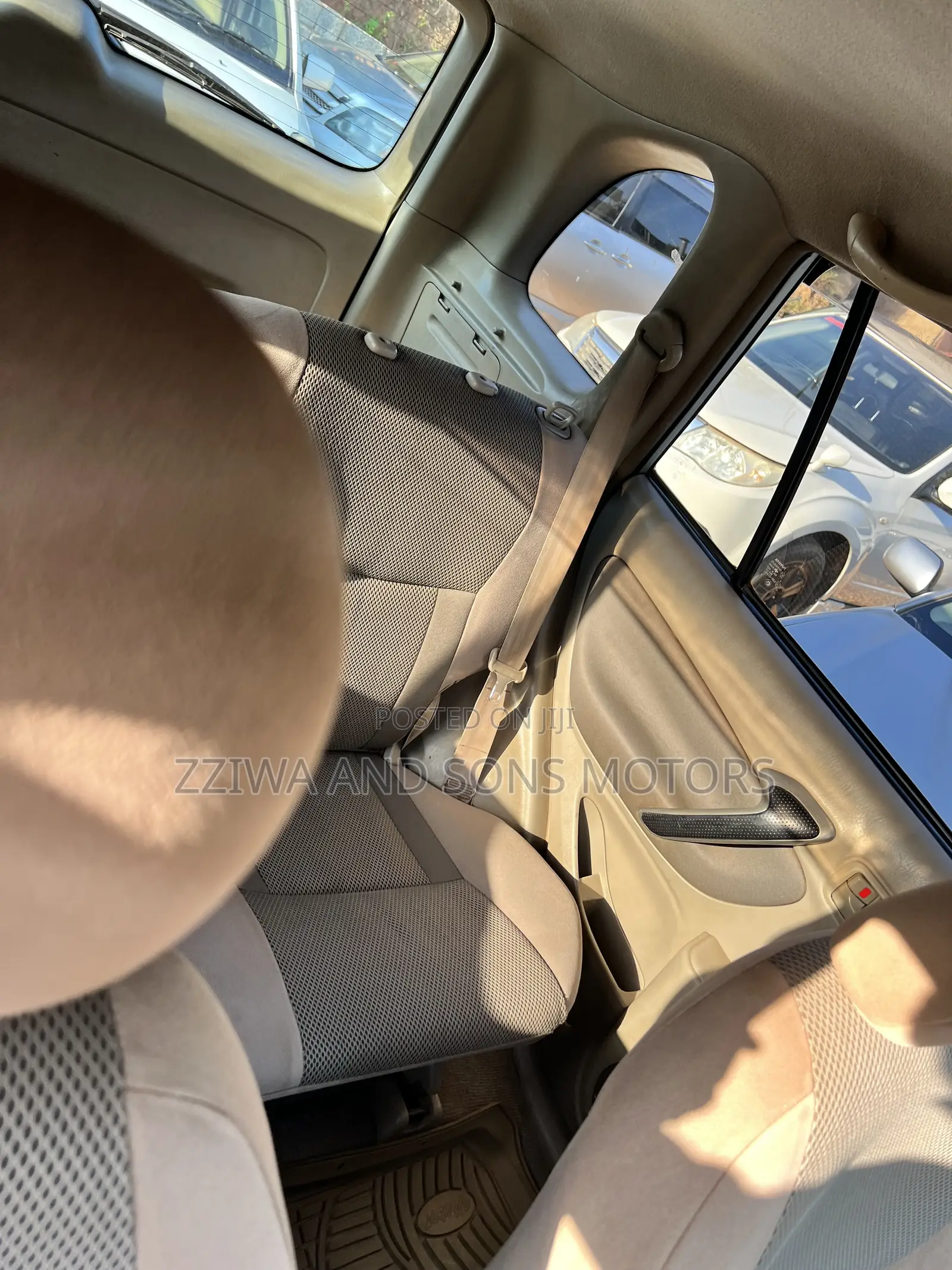 Toyota RAV4 Base AWD 2001 Gold