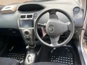 Toyota Vitz 2010 Silver