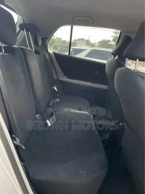 Toyota Vitz 2010 Silver