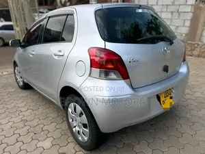 Toyota Vitz 2010 Silver