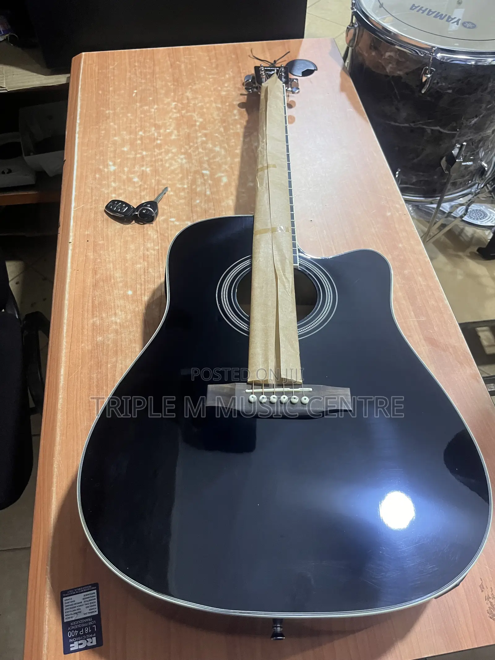 Yamaha Acoustic Guitar Black