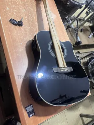 Yamaha Acoustic Guitar Black