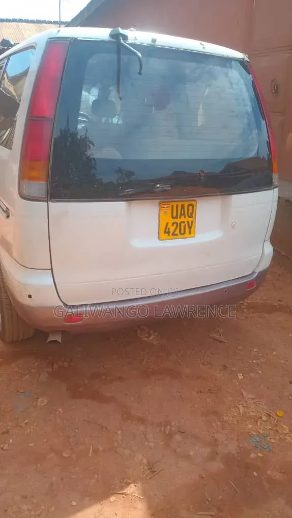 Toyota Noah 2001 White