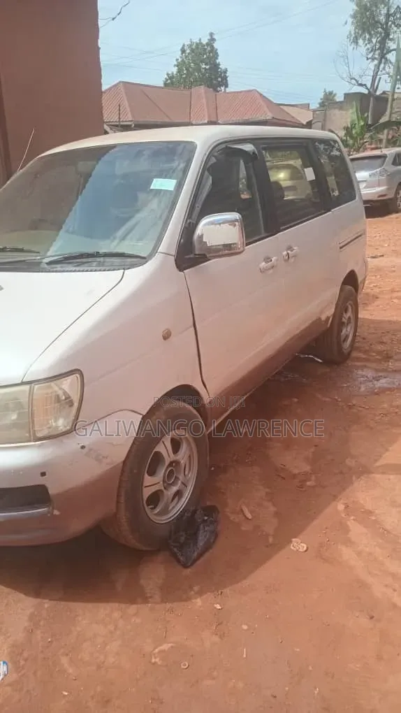 Toyota Noah 2001 White