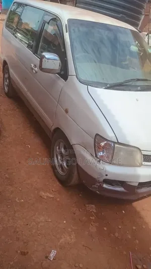 Toyota Noah 2001 White