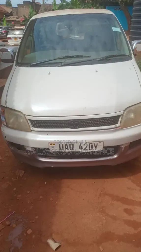 Toyota Noah 2001 White