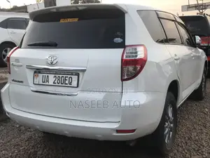 Toyota Vanguard 2009 White