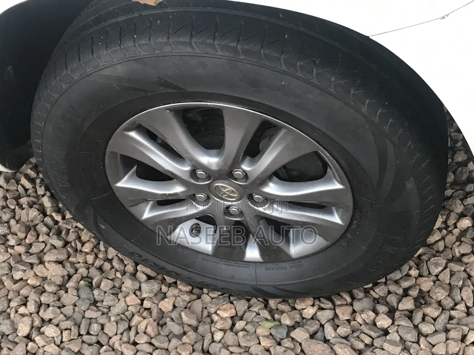 Toyota Vanguard 2009 White