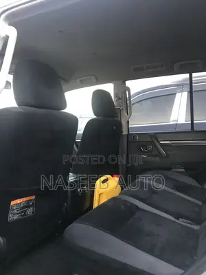 Mitsubishi Pajero 2009 Silver