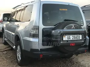 Mitsubishi Pajero 2009 Silver
