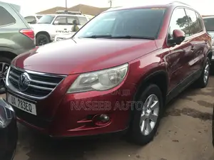 Volkswagen Tiguan 2012 Maroon