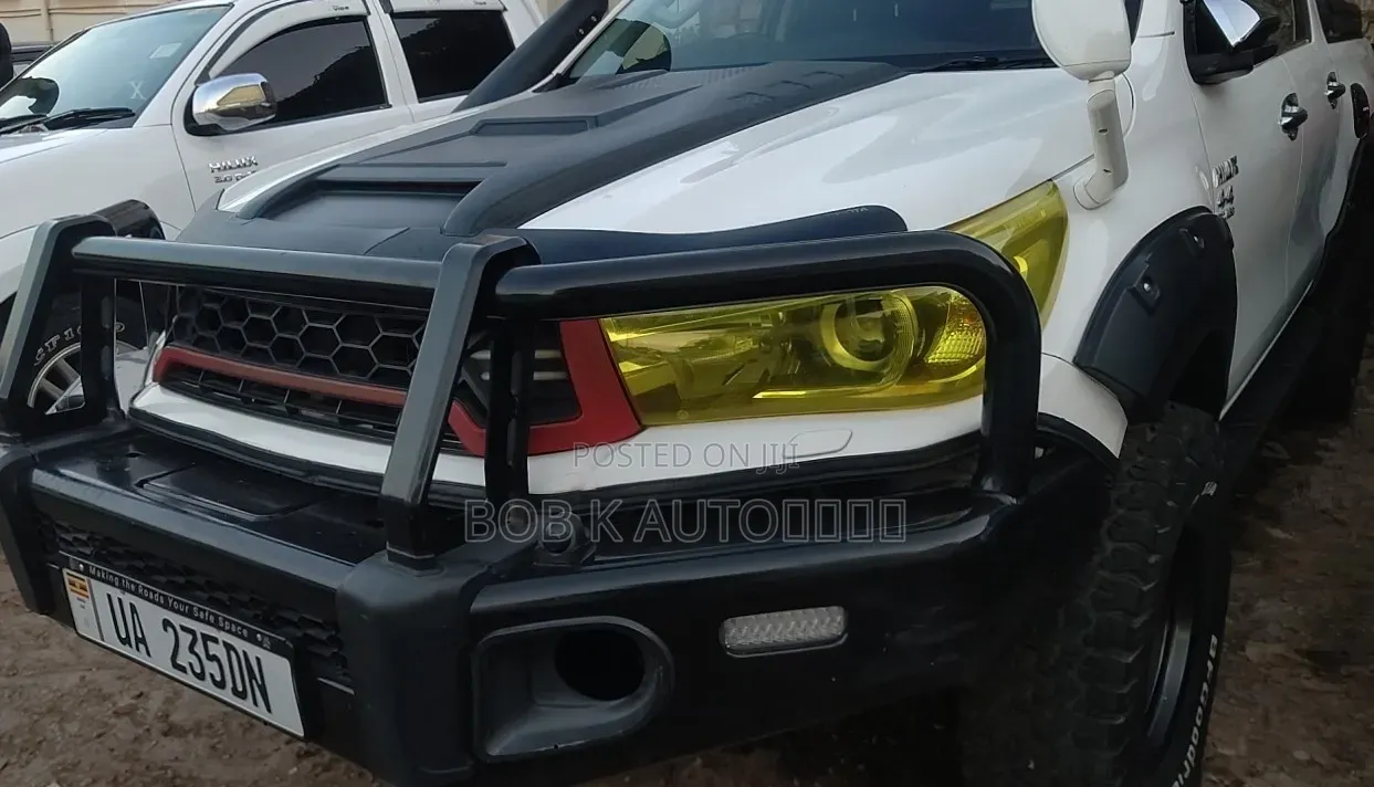 Toyota Hilux 2018 White