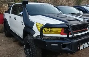 Toyota Hilux 2018 White