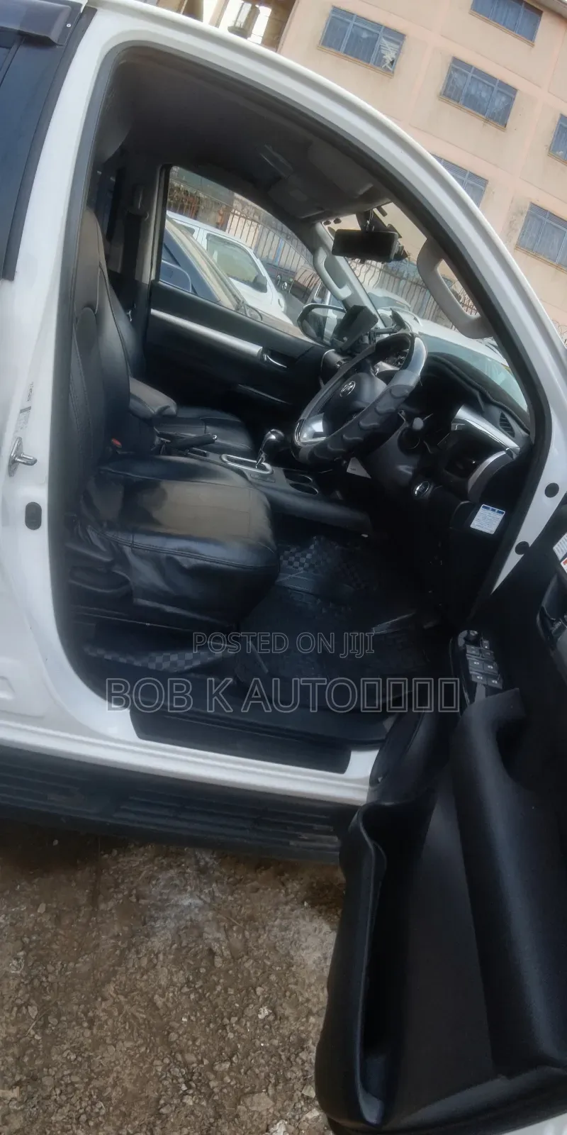 Toyota Hilux 2018 White