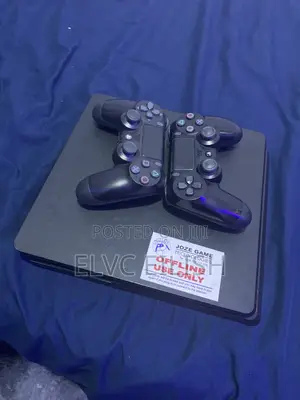 Play Station 4 Slim